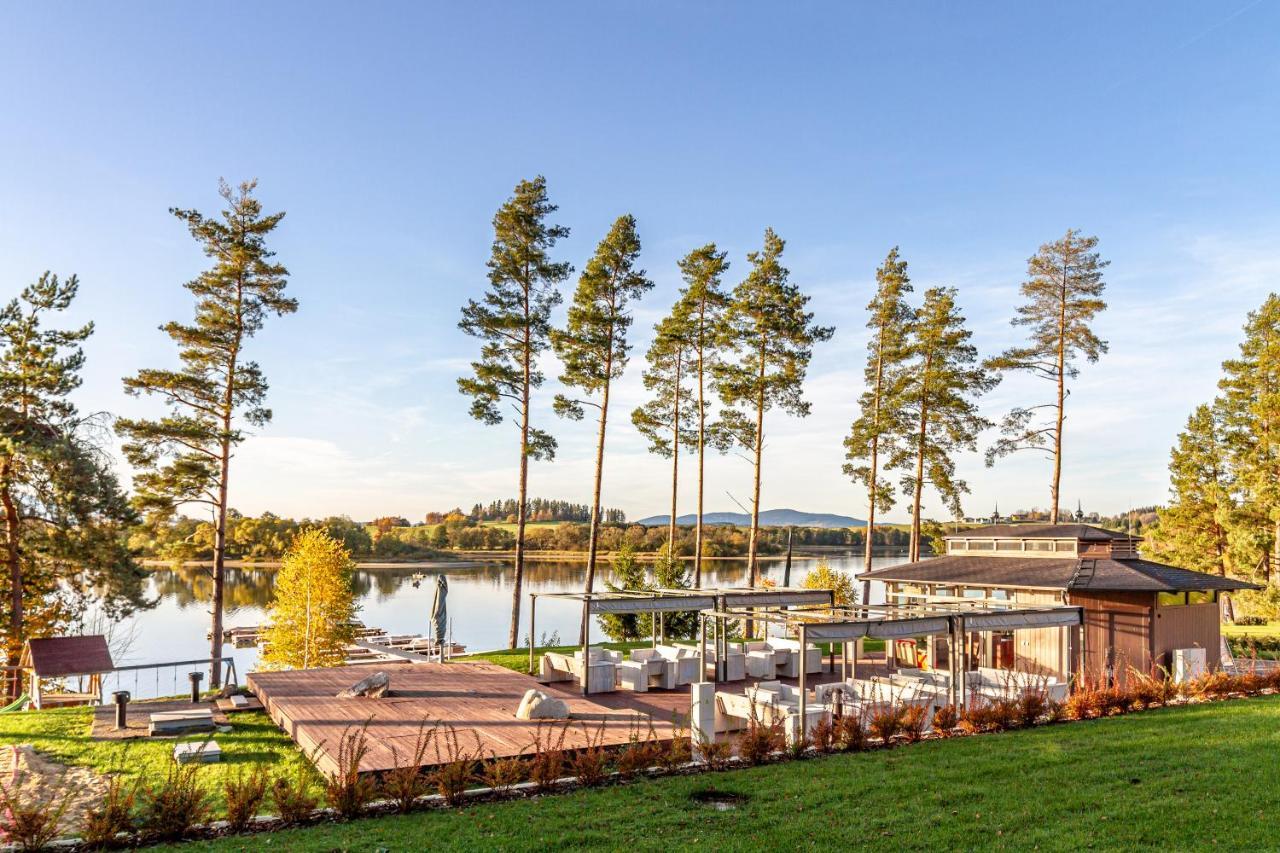 Lipno - Lakeside Village - Vetrnik Frymburk Bagian luar foto